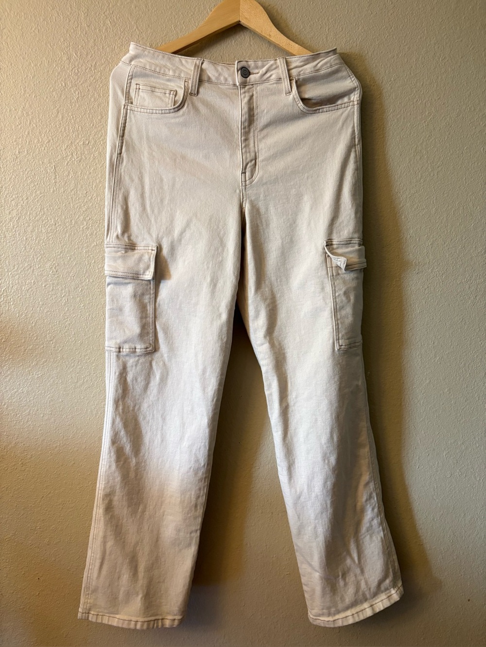 Flying Monkey Cream Cargo Pants Size 30 High Rise Straight Leg Stretch